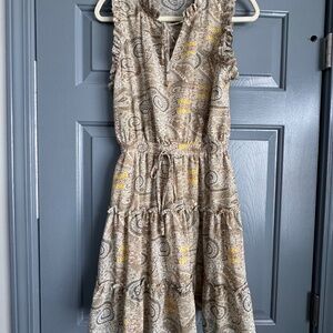 Sleeveless dress with ruffles and ties